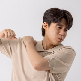 어깨 통증 주요증상 - 팔을 들 때 느껴지는 통증